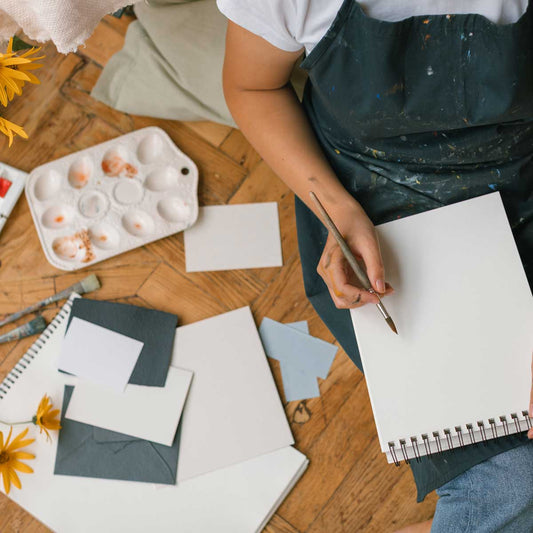 Picture of an artist with a blank page